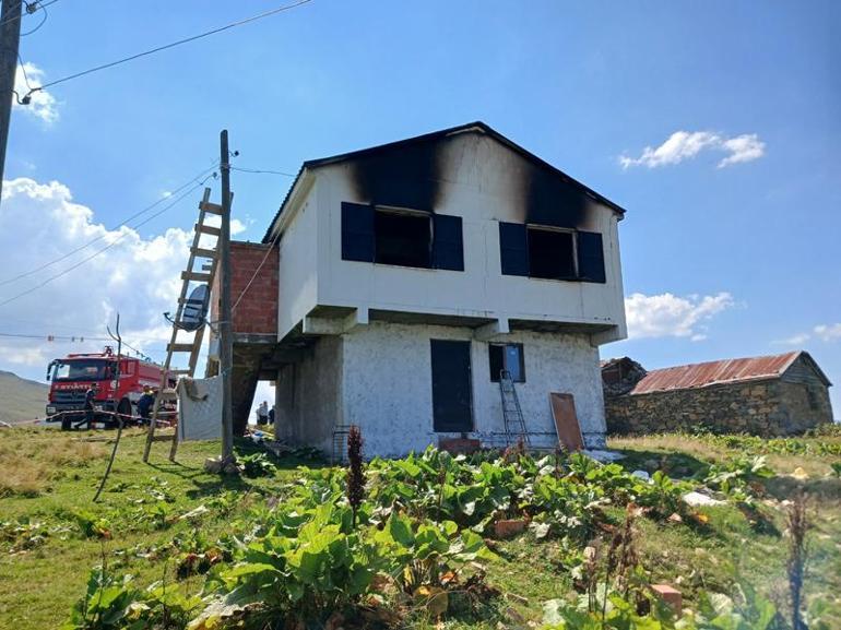 Yaylada 3 akrabasını öldüren şüpheli, delil bırakmamak için evi yakmış