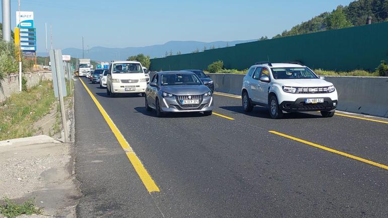 Bolu Dağı Tüneli’nin kapanmasıyla otoyol ve D-100 geçişinde araç yoğunluğu oluştu