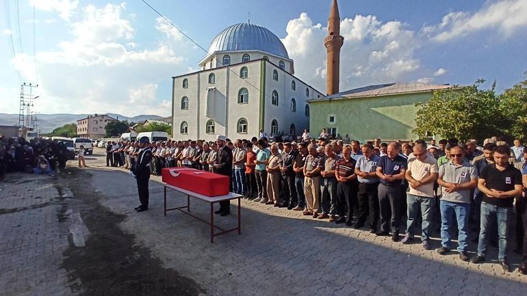 Beyin kanaması geçiren karakol komutanı, Bitlis'te toprağa verildi