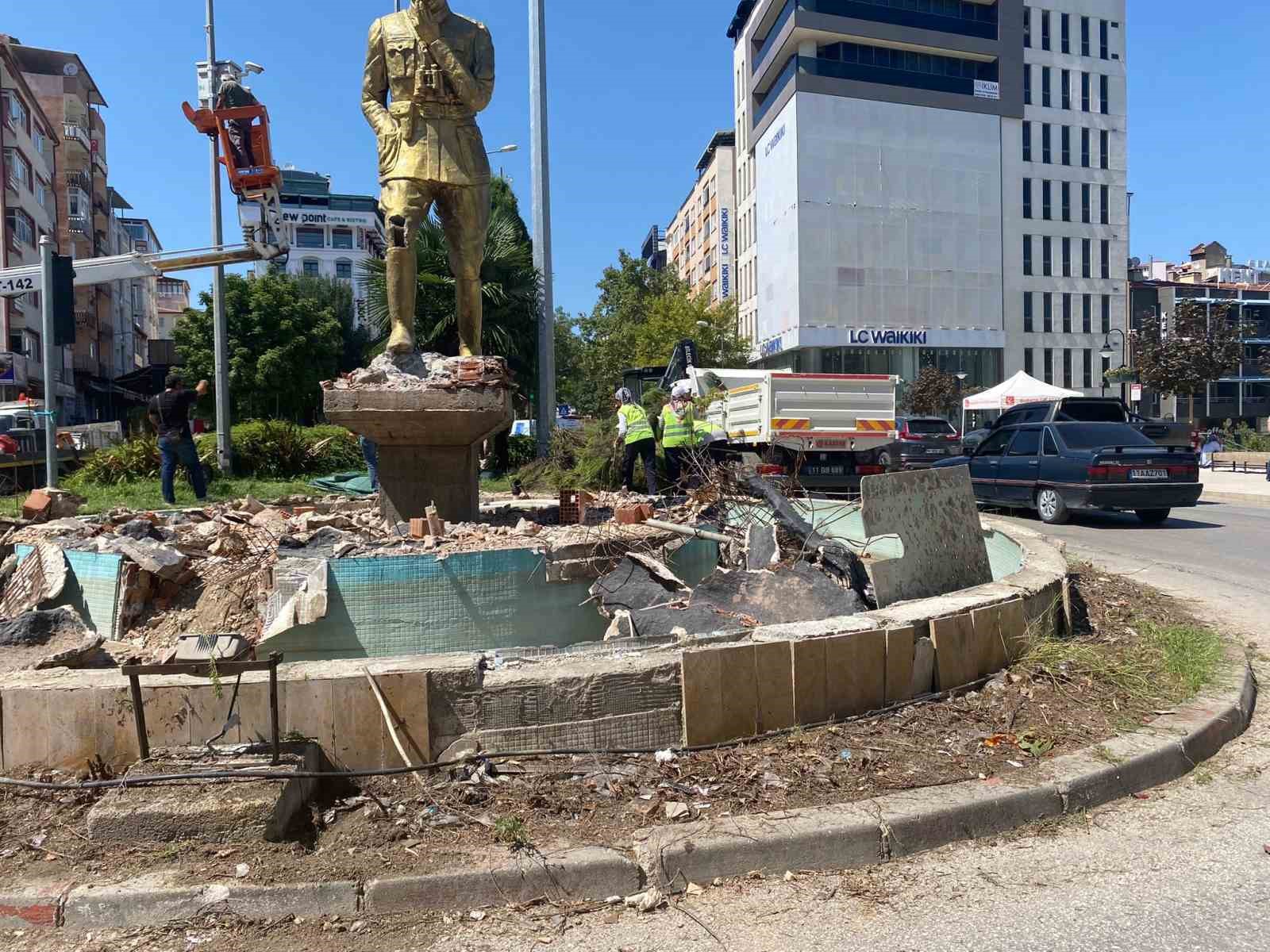 Eski Belediye Kavşağı bölgesinde trafik düzenlemesi