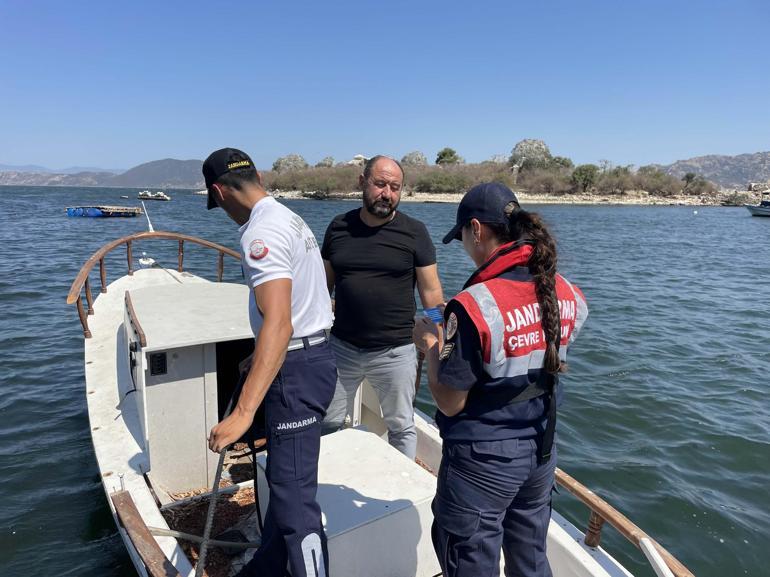 Bafa Gölü'nü jandarma timleri koruyor