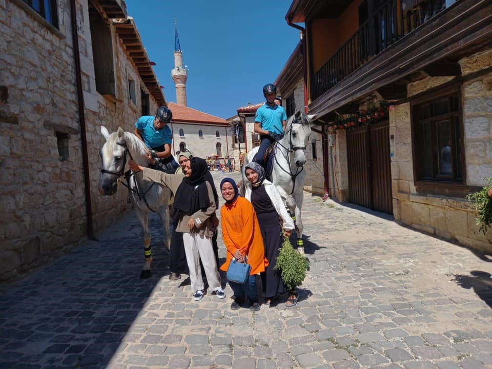 İhsaniye’de atlı birlikler görevde