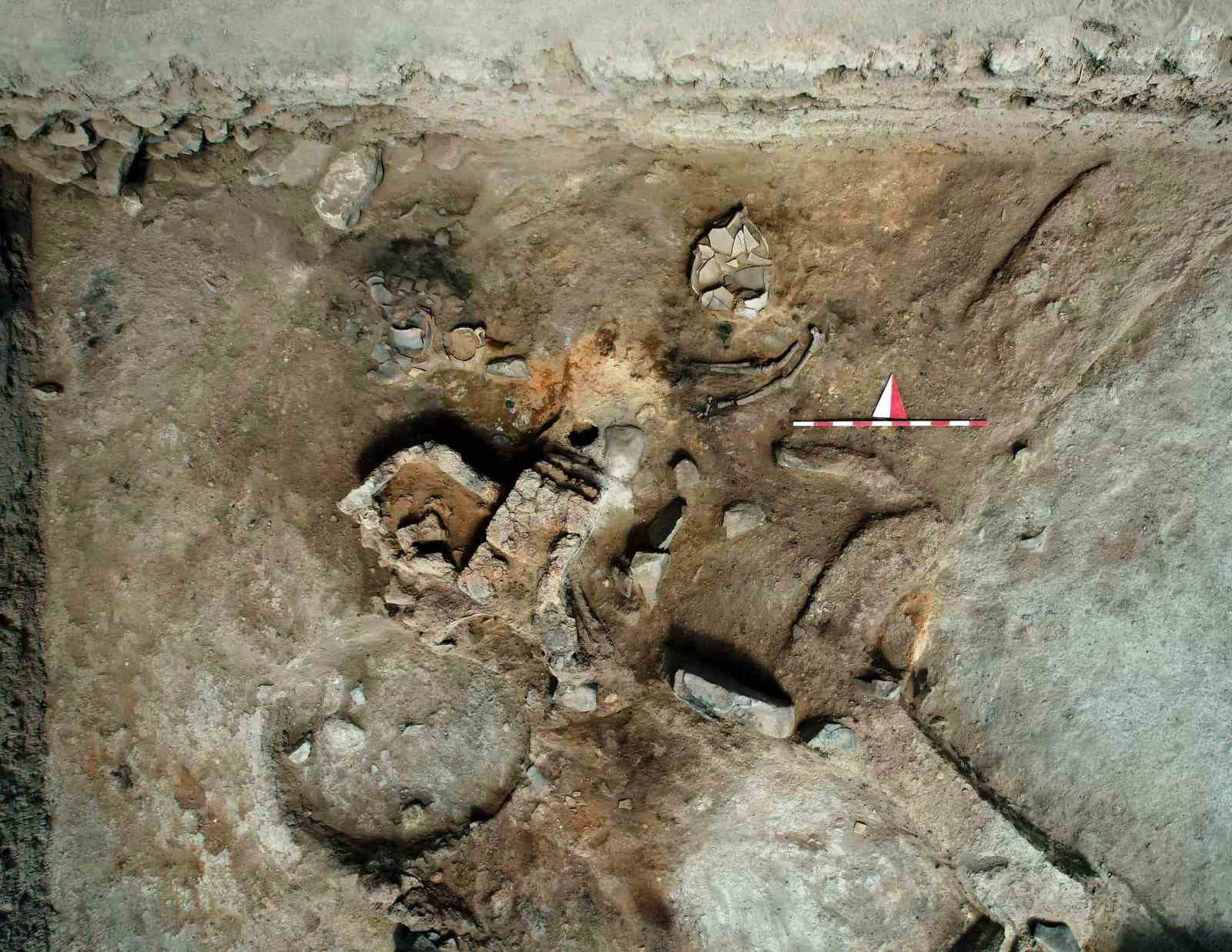 Tavşanlı Höyük’te 3 bin 750 yıllık silindir mühür gün yüzüne çıktı