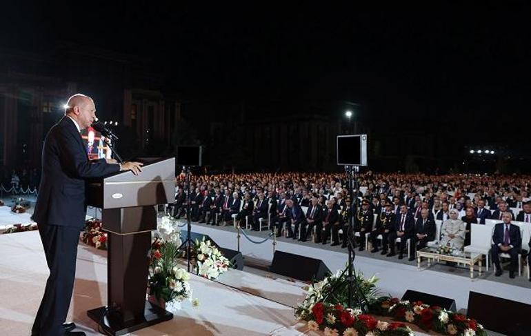 Erdoğan: Büyük Zafer'den aldığımız ilham ve cesaretle, ülkemizi daha aydınlık geleceğe taşımak için var gücümüzle çalışıyoruz