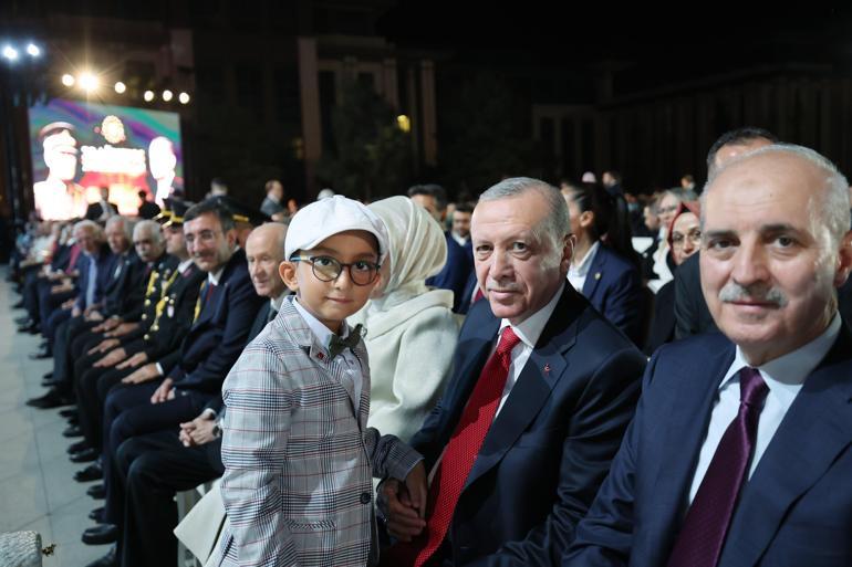 Erdoğan: Büyük Zafer'den aldığımız ilham ve cesaretle, ülkemizi daha aydınlık geleceğe taşımak için var gücümüzle çalışıyoruz