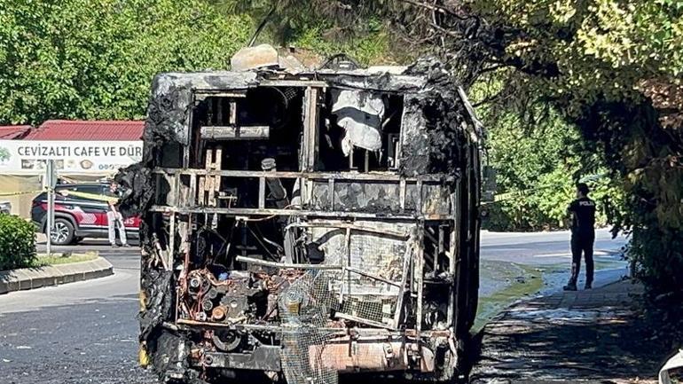 Ümraniye'de park halindeki İETT otobüsü alev alev yandı