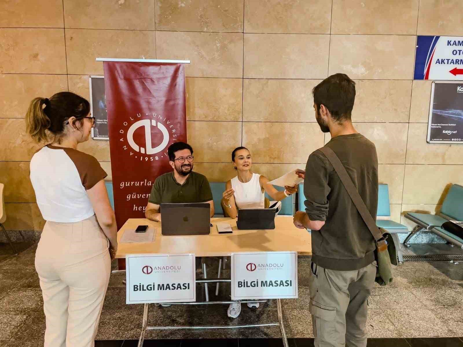 Anadolu Üniversitesinden Eskişehir’e yeni gelen öğrencilere sıcak karşılama