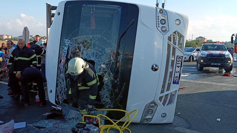 Tekirdağ’da hafif ticari araç, servis midibüsüne çarptı: 11 yaralı