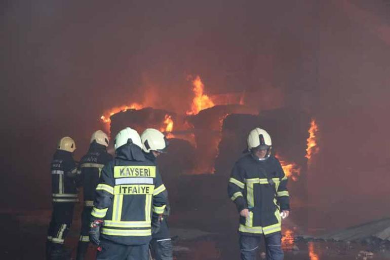 Kayseri'de keçe fabrikasında yangın