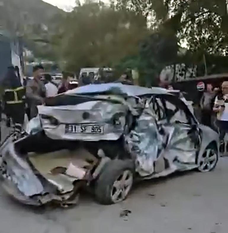 Hatay'da freni tutmayan hafriyat kamyonu 7 araca çarptı: 5 yaralı