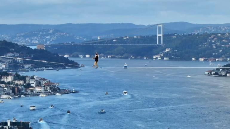 Estonyalı atlet 15 Temmuz Köprüsü'nü halat üzerinde yürüyerek geçti