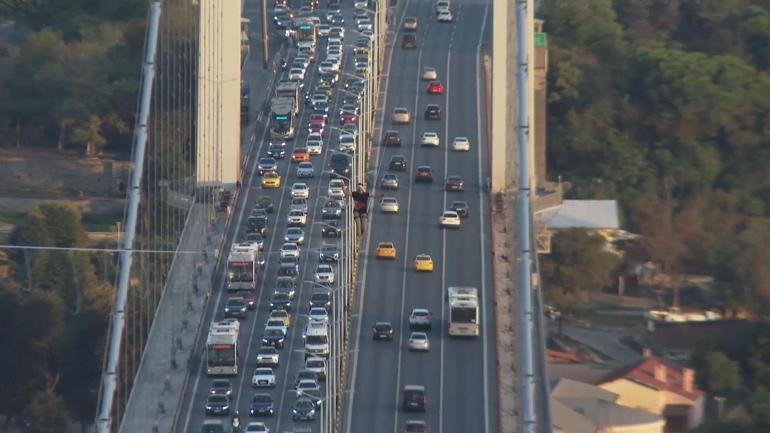 Estonyalı atlet 15 Temmuz Köprüsü'nü halat üzerinde yürüyerek geçti