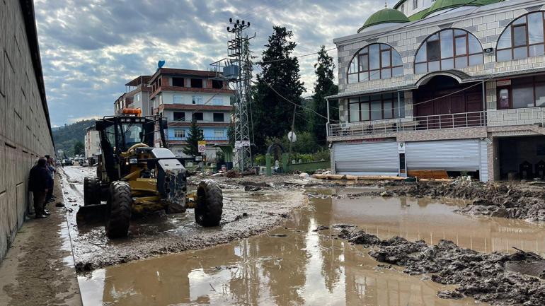 Trabzon'da doğu ilçelerini vuran selin izleri siliniyor