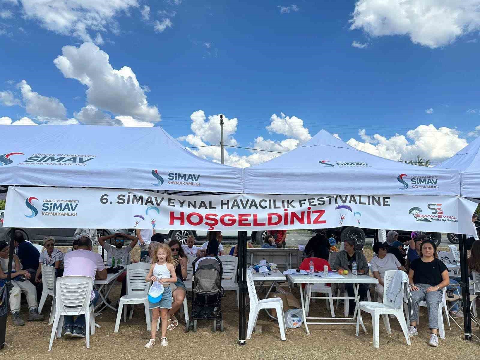 Simav’da Eynal Yamaç Paraşütü ve Havacılık Festivali