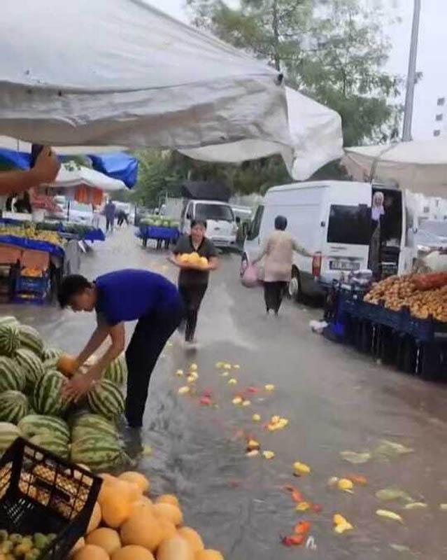 Diyarbakır’da sağanak ve dolu; yollar göle döndü