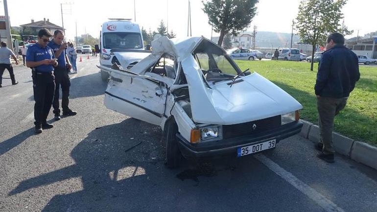 Servis otobüsü otomobile çarptı: 1 ölü, 9 yaralı