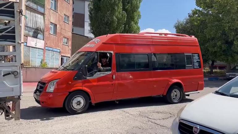 Yolcunun düşerek yaralanmasına neden olan minibüs sürücüsü yine yollarda