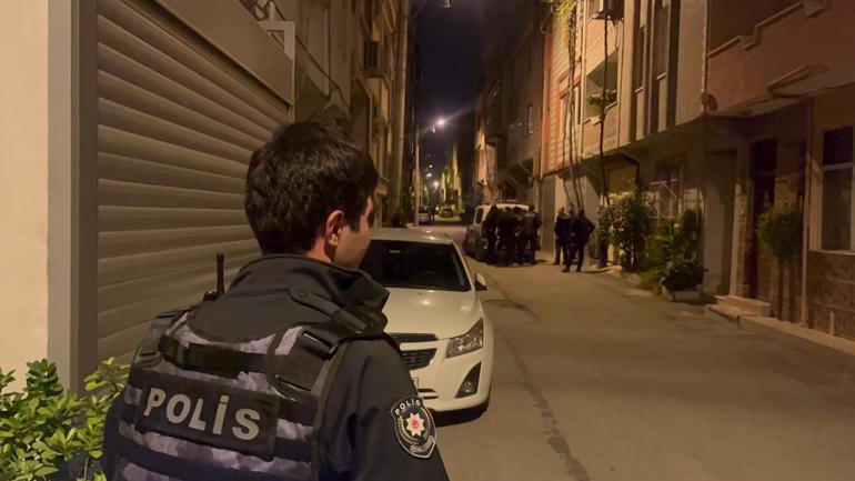 Polis ekibine, evinin penceresinden silah doğrultan şüpheli, operasyonla yakalandı