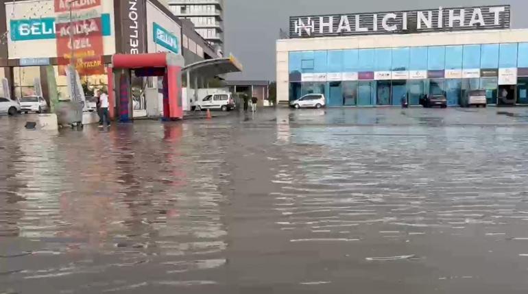 Ankara'da sağanak; yollar göle döndü