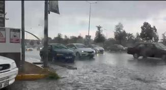 Ankara'da sağanak; yollar göle döndü