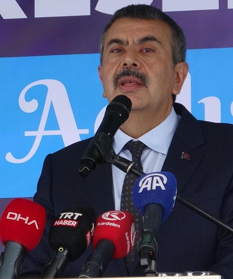 Bakan Tekin, Erzurum’da yöresel ürünler çarşısının açılışına katıldı