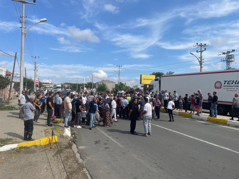 Otomobilin çarptığı yaya öldü, sürücü kaçtı; mahalleli yolu kapattı