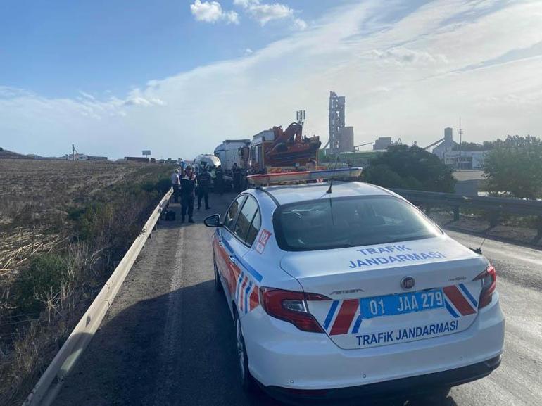 Adana’da TIR ile servis minibüsü çarpıştı; 4 ölü, 6 yaralı