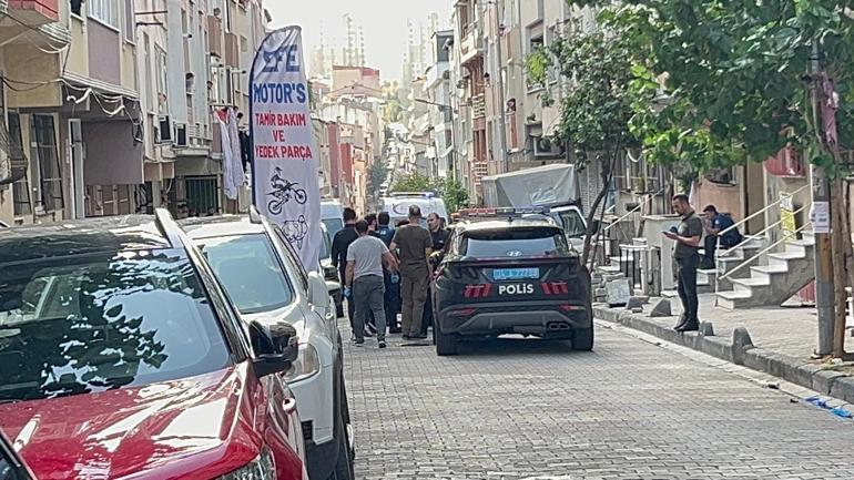 Küçükçekmece'de aile kavgası: Anne öldü, baba ağır yaralı