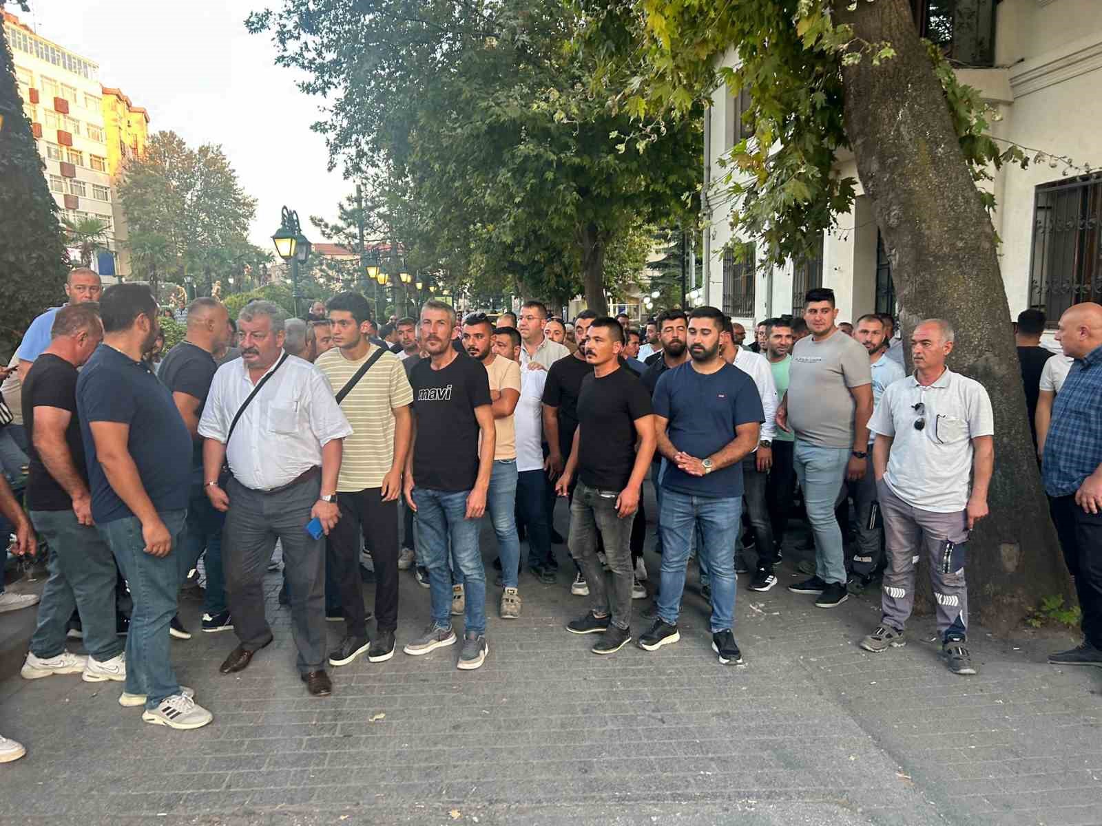 Eskişehir’de işçilerden belediye ile sendikaya toplu iş sözleşmesi tepkisi