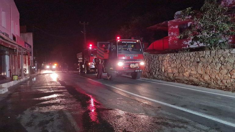 Yat mobilyası atölyesinde çıkıp ormana da sıçrayan yangın 2 saatte söndürüldü