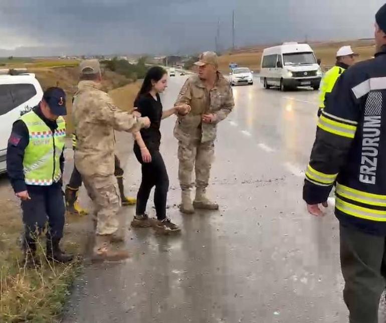 Kanala uçan otomobilde anne ve babasını kaybeden Dilay, kırılan camdan çıkıp kurtulmuş