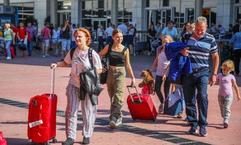 Antalya'ya 8 ayda turist akını