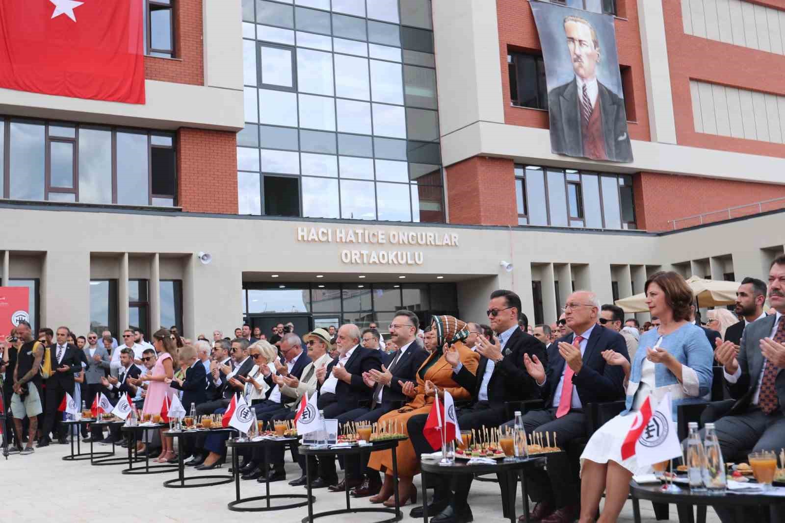 Vali Aksoy, yapımı tamamlanan Hacı Hatice Ongurlar Ortaokulu’nun açılış programına katıldı