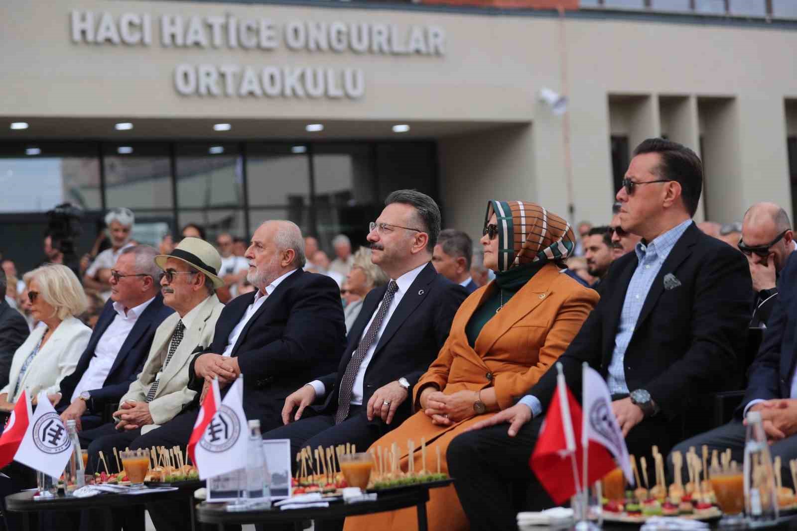 Vali Aksoy, yapımı tamamlanan Hacı Hatice Ongurlar Ortaokulu’nun açılış programına katıldı