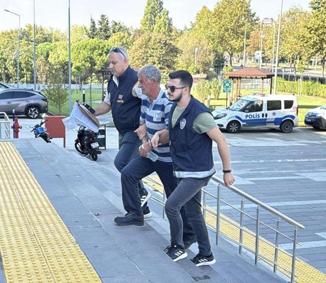 Cinayet işleyip, 'Adamı vurdum, polis çağırın beni alsın' diye bağıran şüpheli adliyede