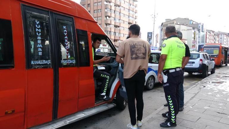 Kapısı açık minibüsten düşen kadın hastanelik oldu