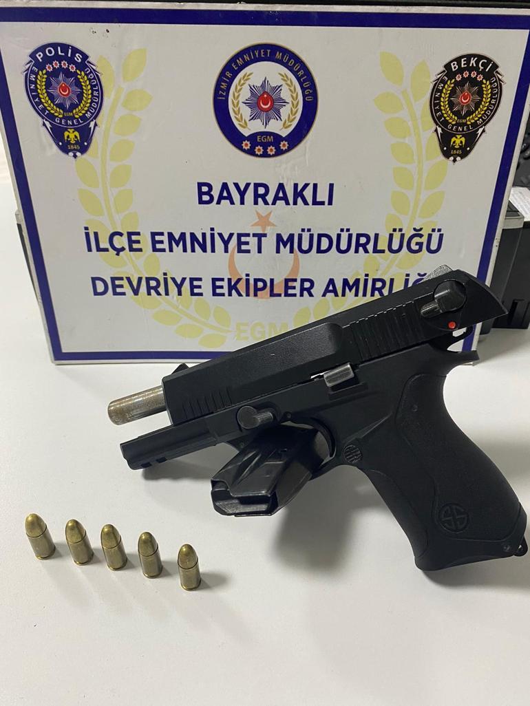 Bayraklı'da yapılan denetimlerde 238 adet sentetik ecza hap ele geçirildi, 10 kişi yakalandı