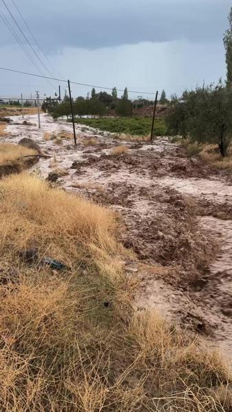 Aksaray'da sağanakta dereler taştı; o anlar kamerada