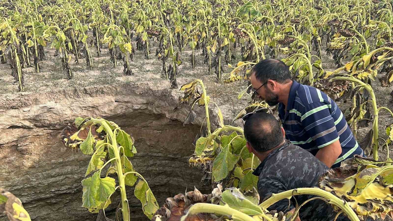 Eskişehir’de dev obruk oluştu