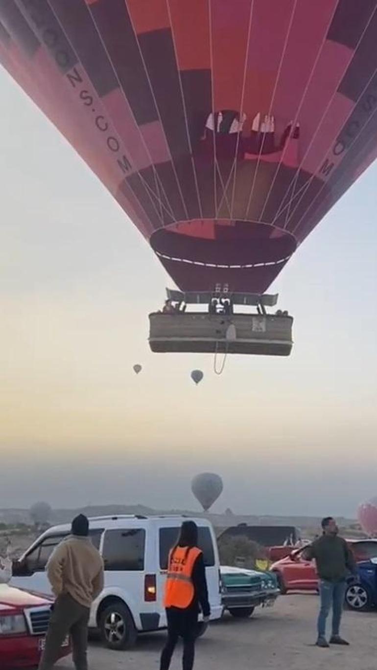 Kapadokya'da sıcak hava balonu, otomobile çarptı