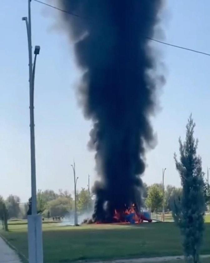 Çocuk parkındaki oyun grupları yandı