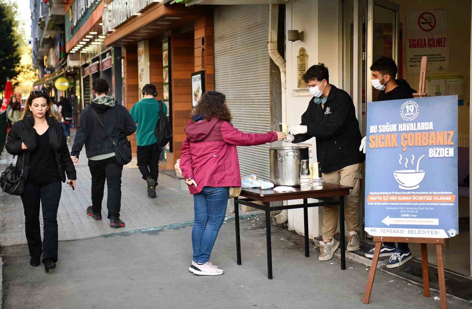 Tepebaşı gençlerin yanında