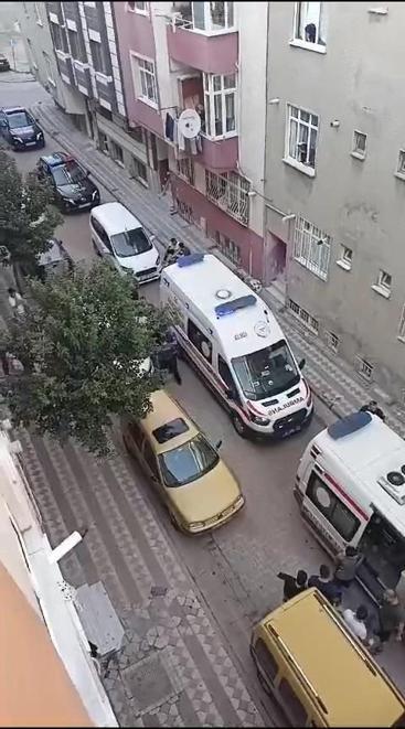 Sultangazi'de nakliyecilerle müşteri arasındaki sopalı, keserli kavga kamerada: 5 yaralı