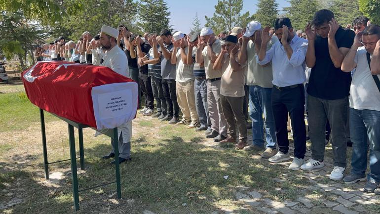 Kazada, meslektaşı eşi ile birlikte hayatını kaybeden polis memuru toprağa verildi