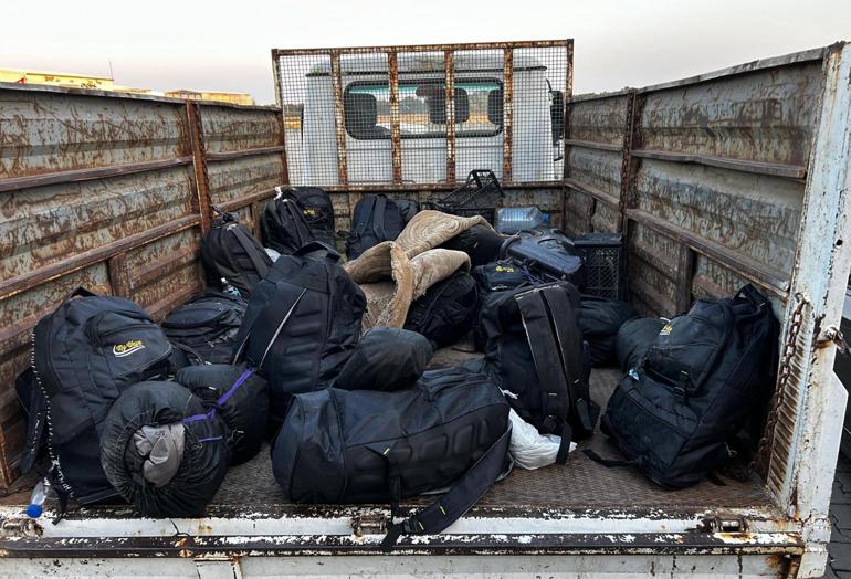 Polisten kaçan sürücünün kamyonetinde 13 kaçak göçmen yakalandı; 2 organizatör tutuklandı