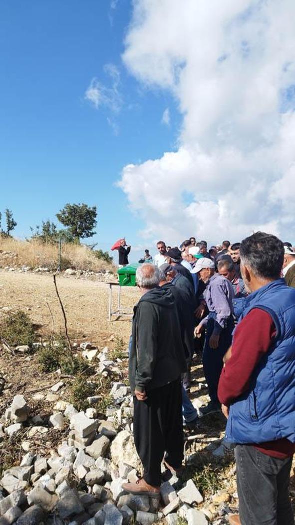 Komşularının öldürdüğü baba, oğul ve gelin toprağa verildi