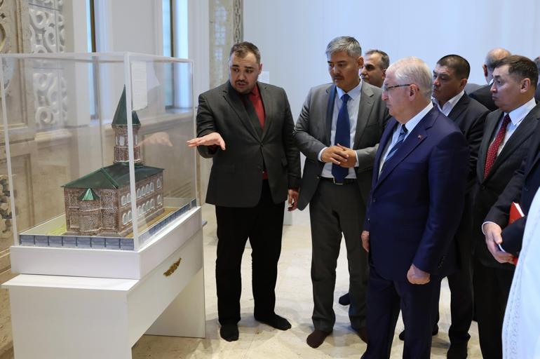 Bakan Güler, Astana Merkez Camisi’ni ziyaret etti