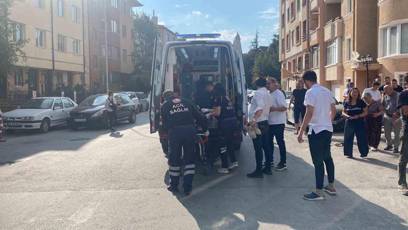 Telefonda başlayan tartışma kanlı bitti: Arkadaşını pompalı tüfekle yaraladı, olay yerinden kaçtı