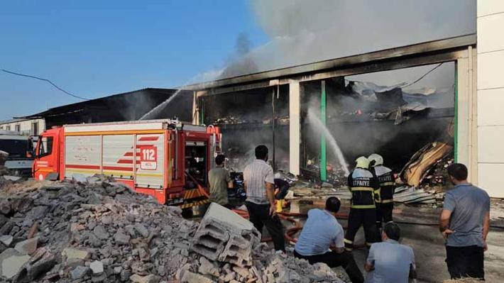 Sanayi sitesindeki yangında 10 iş yeri zarar gördü