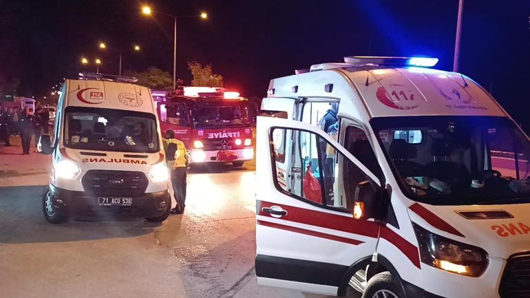 Kırıkkale'de otomobil, refüj ve kaldırıma çarptı: 2 yaralı